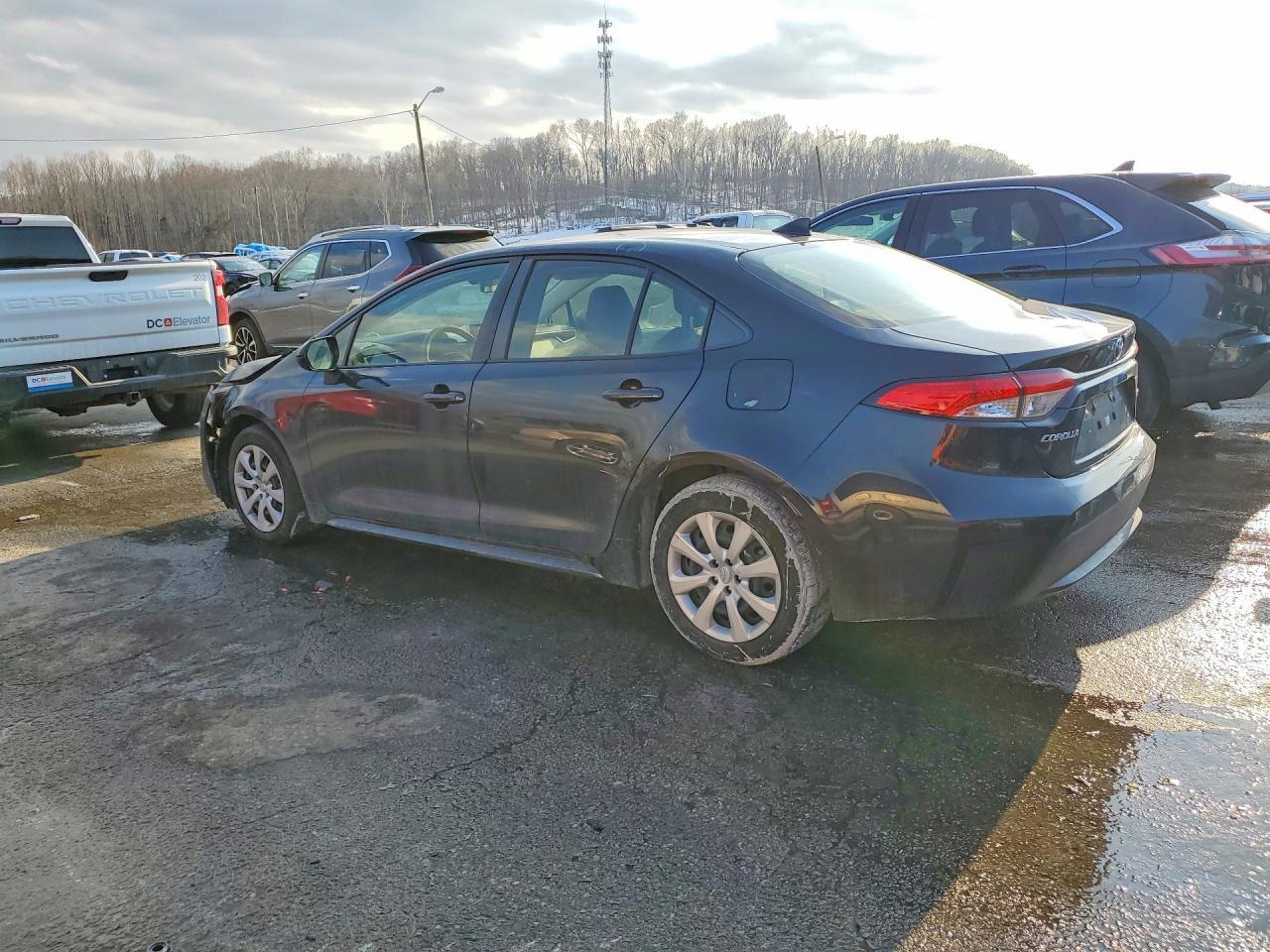 2021 Toyota Corolla Le - Фото 2