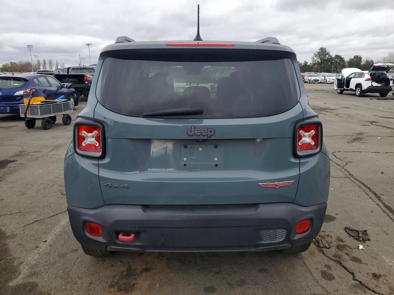 2015 Jeep Renegade Trailhawk - Фото 6