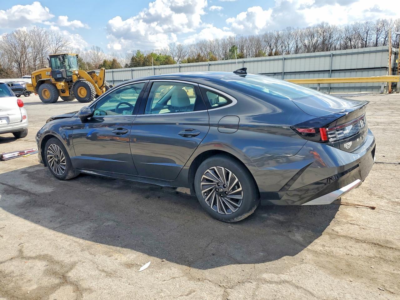 2024 Hyundai Sonata Hybrid Sel - Image 2