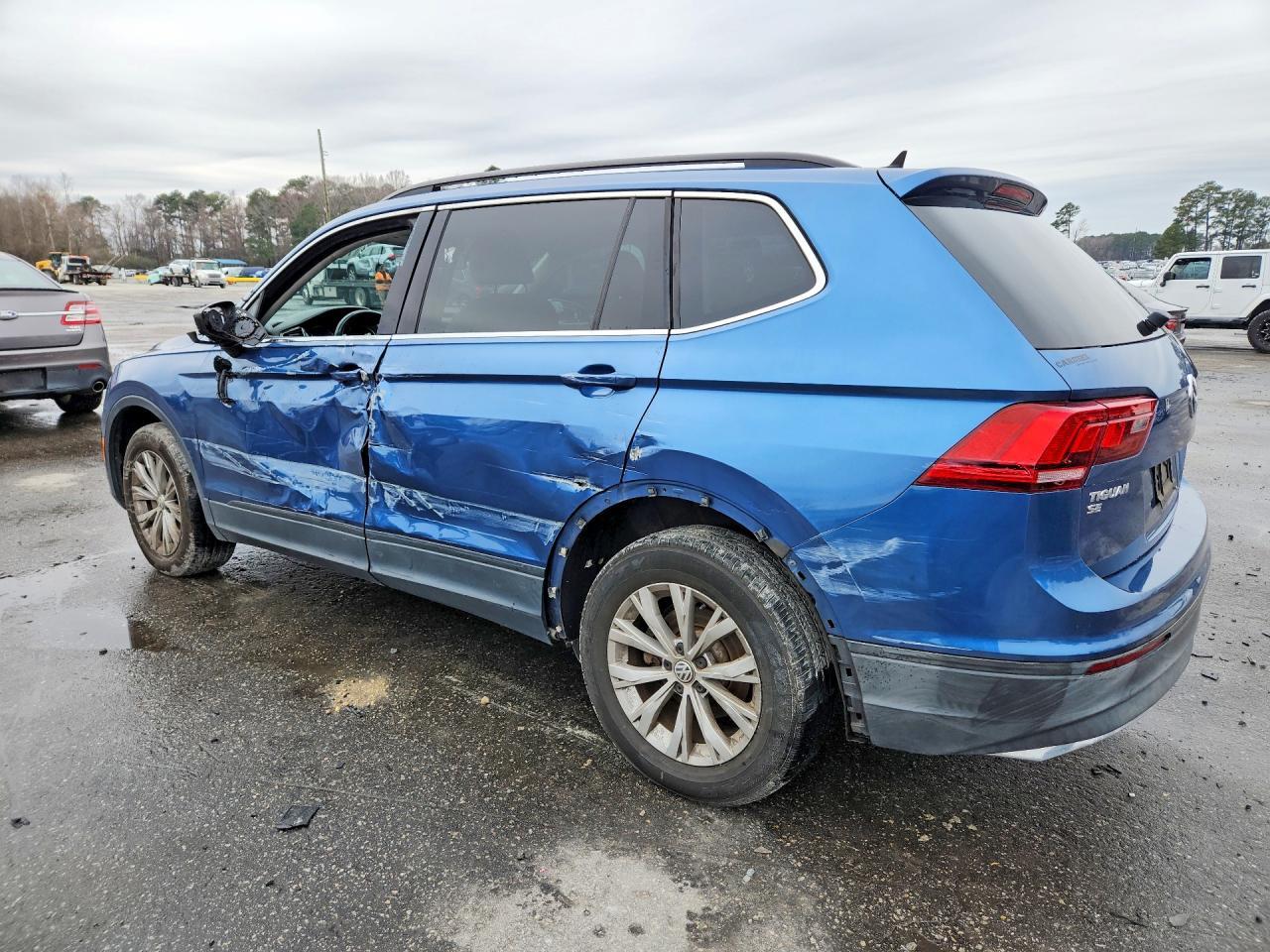 2019 Volkswagen Tiguan Se - Фото 2