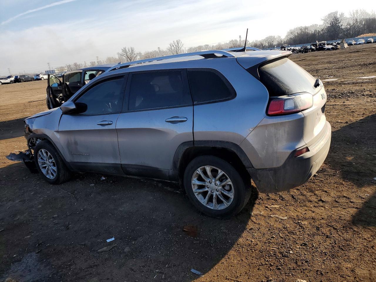 2021 Jeep Cherokee Latitude - Фото 2