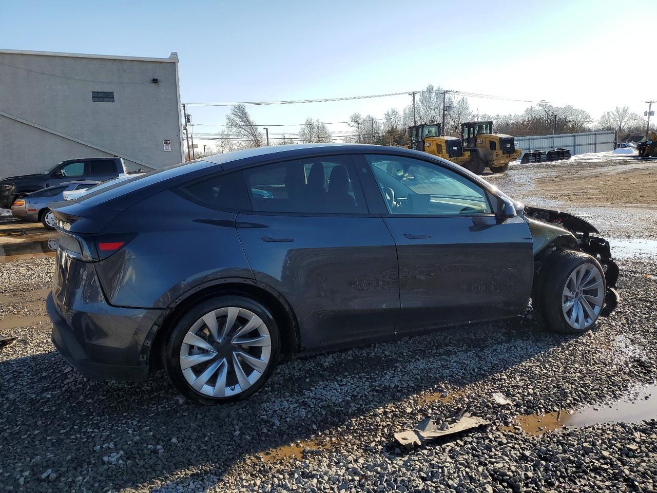 2026 Tesla Model Y - Фото 3