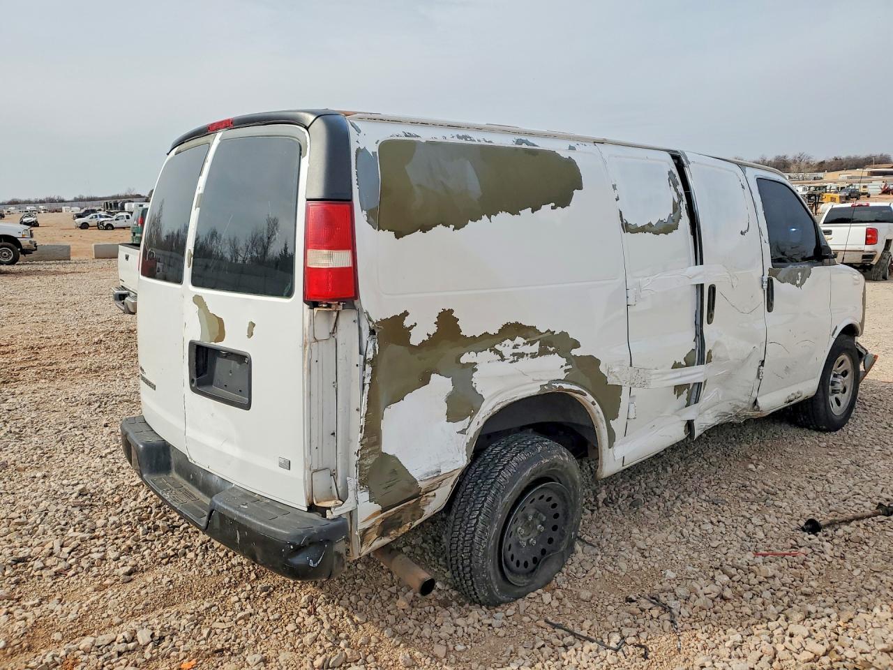 2010 Chevrolet Express G1500 - Фото 3