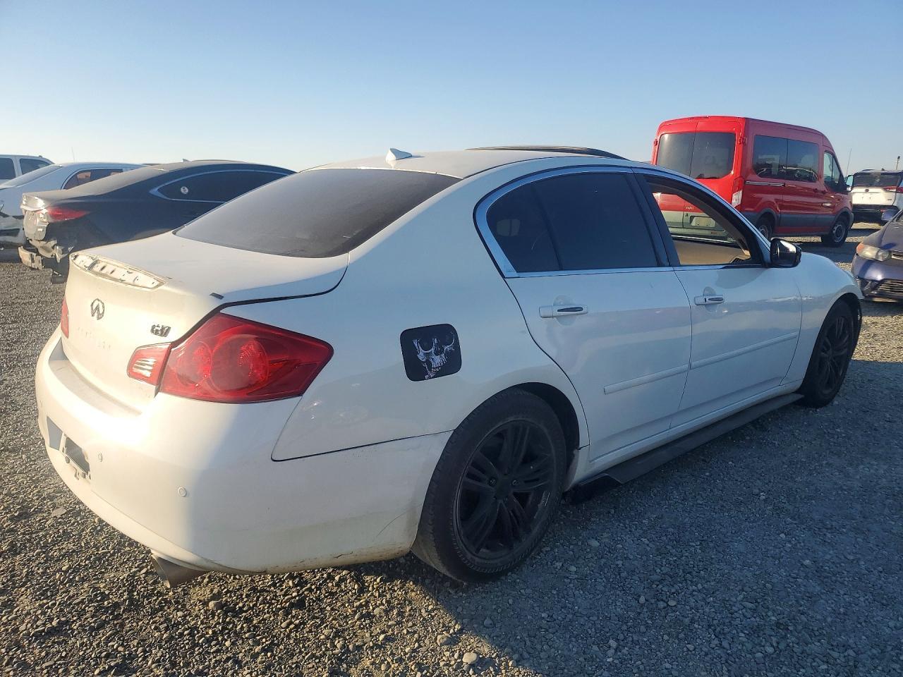 2013 Infiniti G37 Base - Фото 3