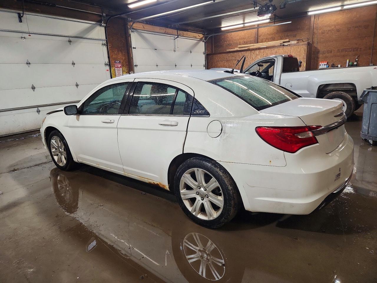 2013 Chrysler 200 Lx - Image 2