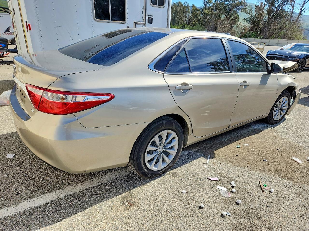 2017 Toyota Camry Le - Image 3