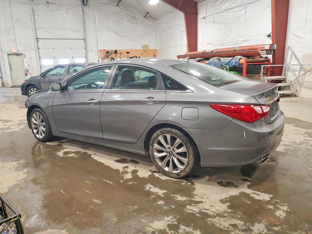 2011 Hyundai Sonata Limited 2.0T - Фото 2