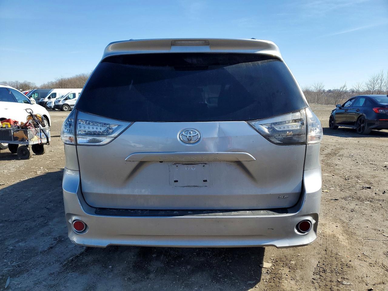 2015 Toyota Sienna Se 8-Passenger - Фото 6