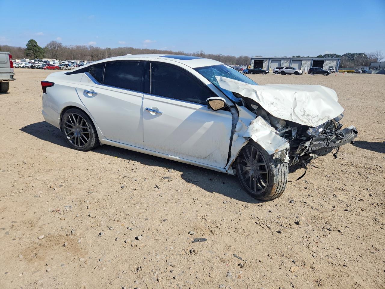2021 Nissan Altima Platinum - Image 4