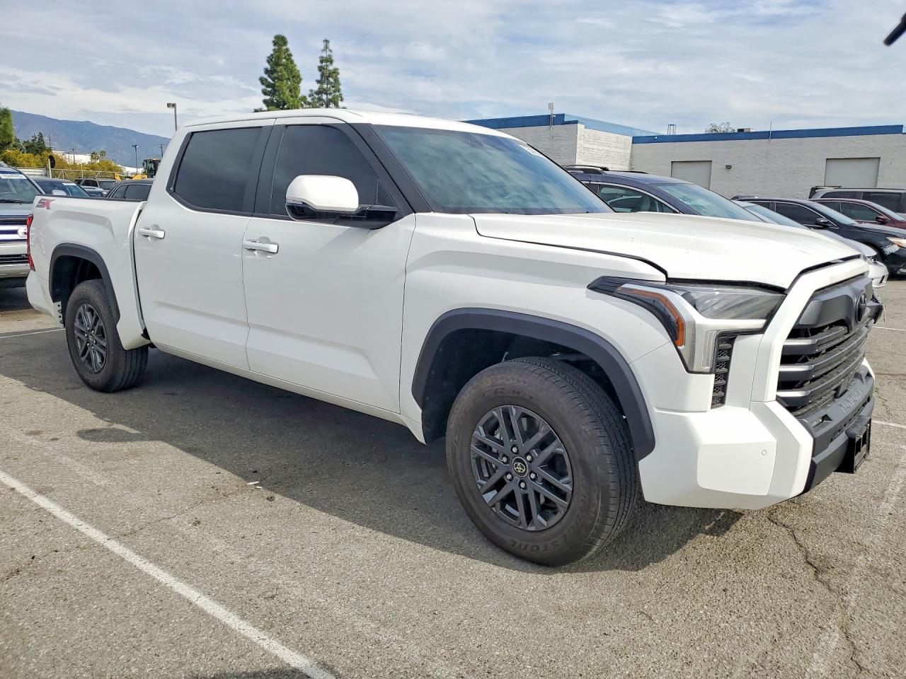 2025 Toyota Tundra Crewmax Sr - Image 4