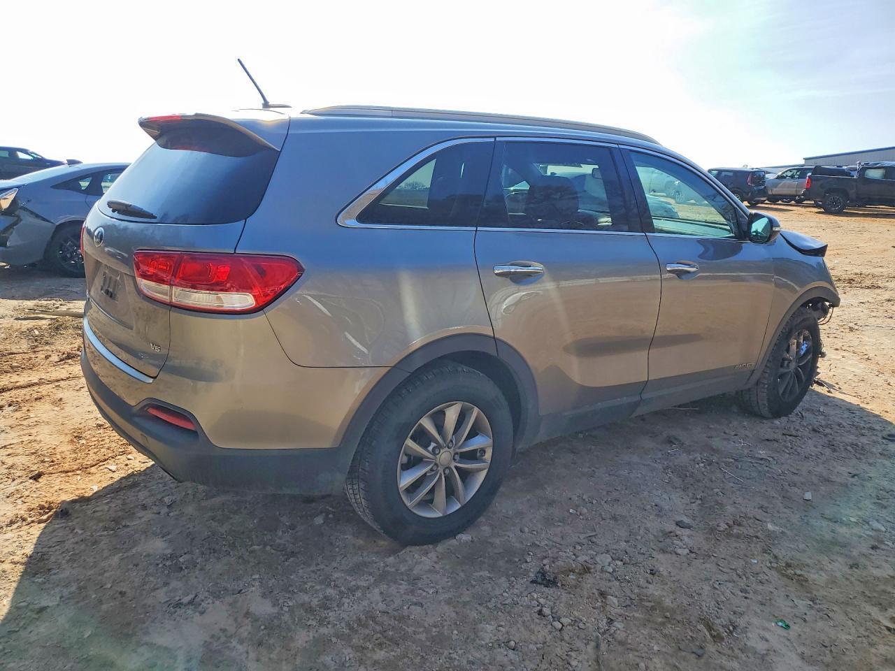 2016 Kia Sorento - Image 3