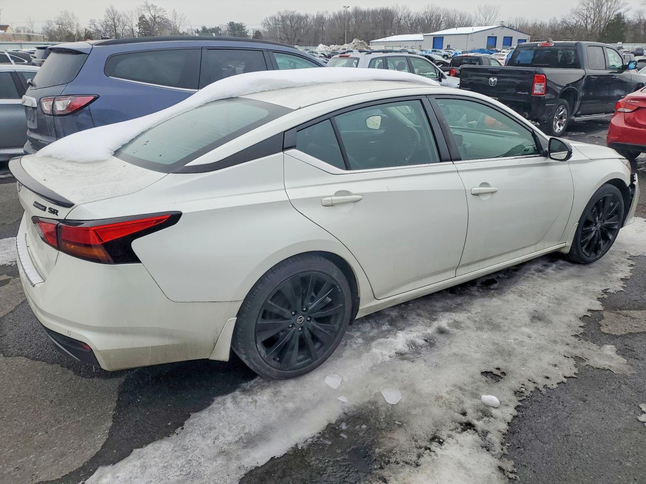 2022 Nissan Altima Sr - Image 3