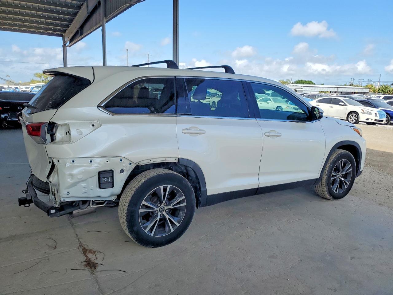 2019 Toyota Highlander Le - Фото 3