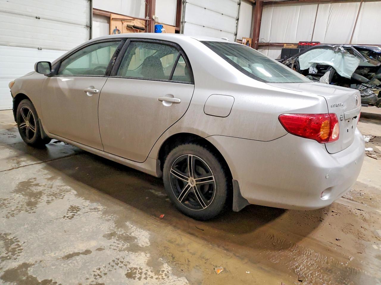 2010 Toyota Corolla Base - Фото 2