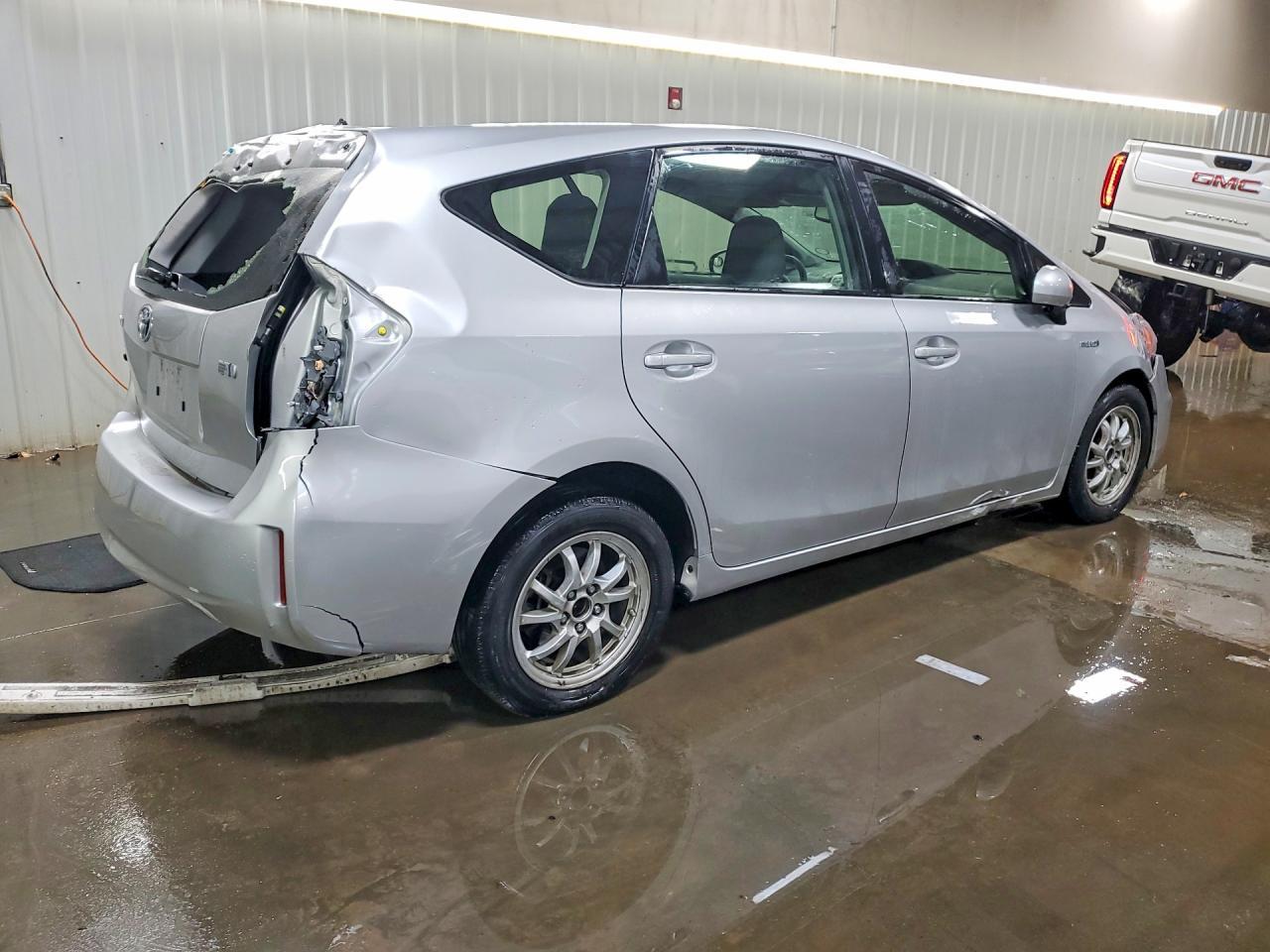 2012 Toyota Prius V - Фото 3