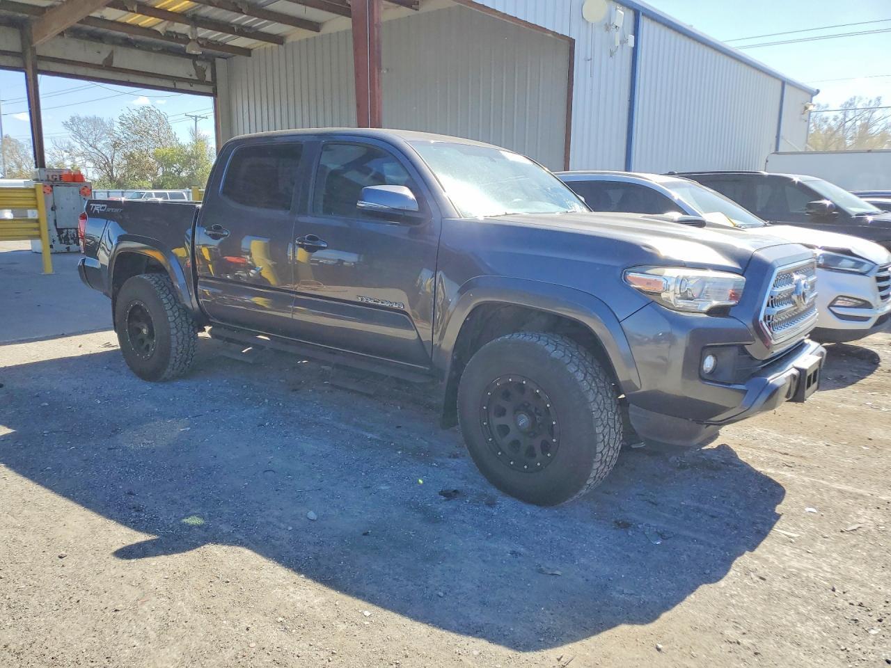 2017 Toyota Tacoma Trd Sport - Image 4