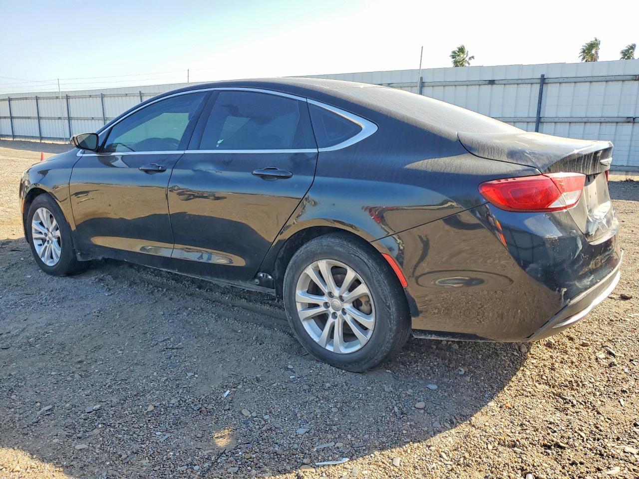 2016 Chrysler 200 Limited - Фото 2