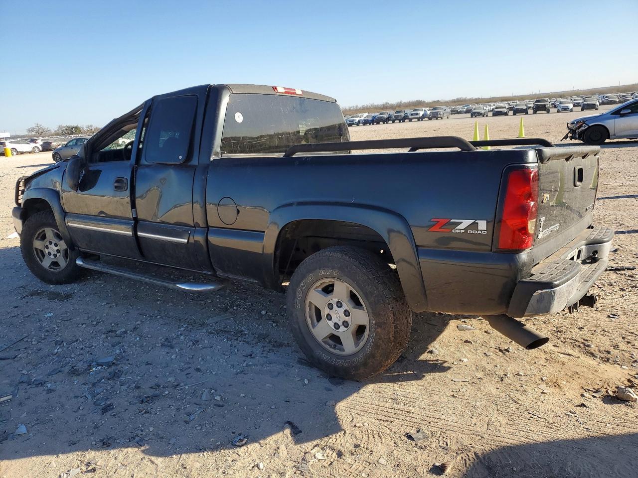 2004 Chevrolet Silverado K1500 - Image 2