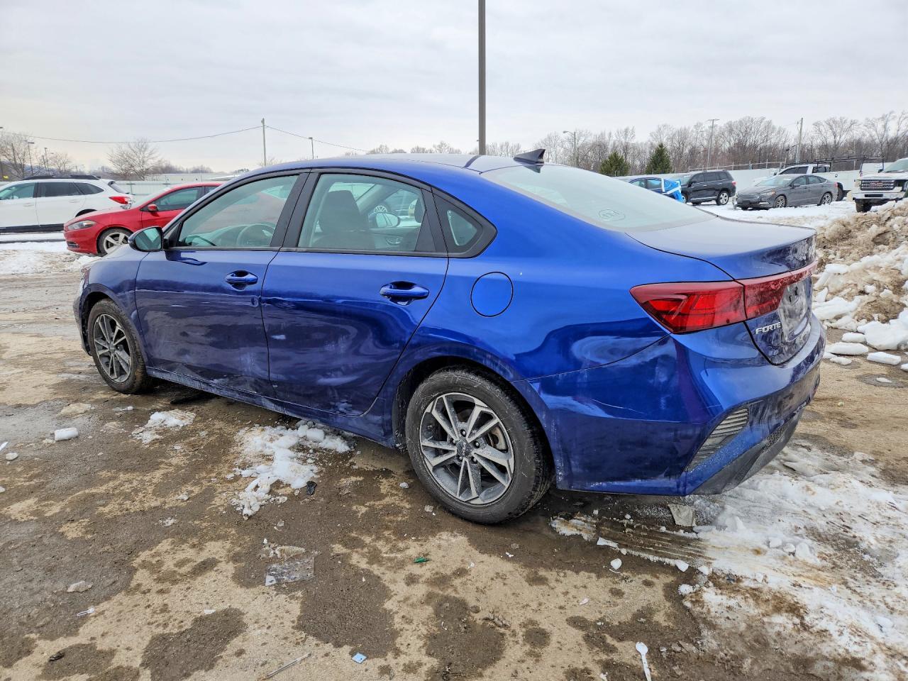 2023 Kia Forte Lxs - Image 2
