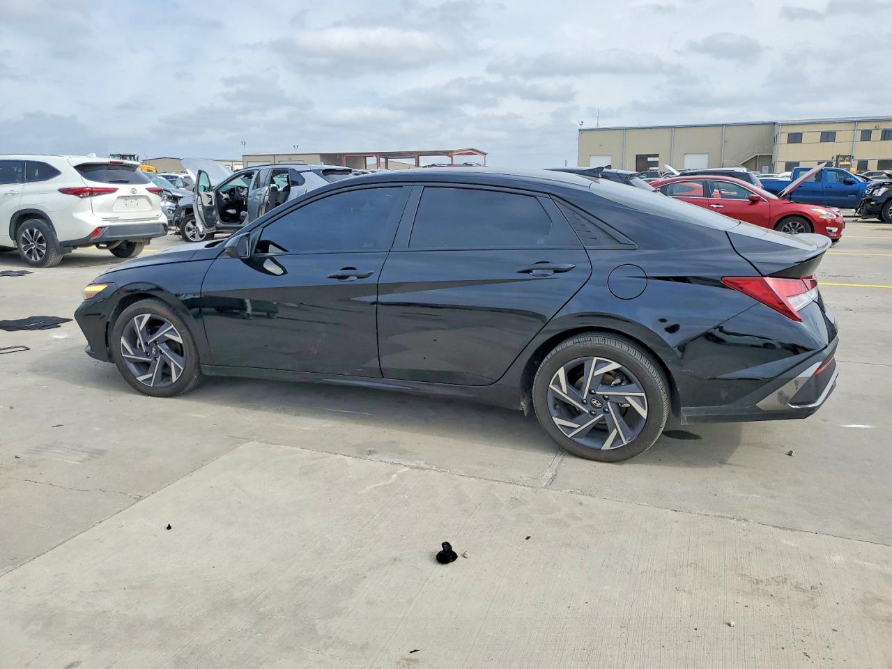 2025 Hyundai Elantra Sel Sport - Фото 2