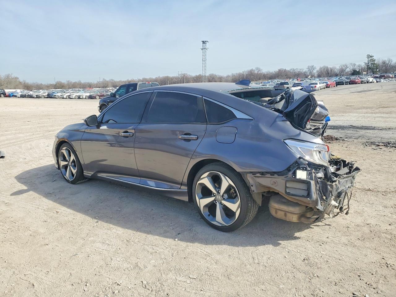 2019 Honda Accord Touring - Фото 2