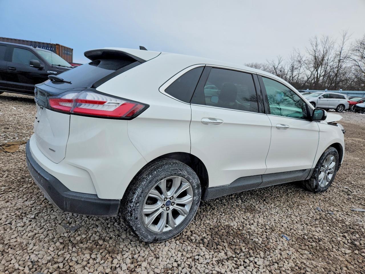 2022 Ford Edge Titanium - Фото 3