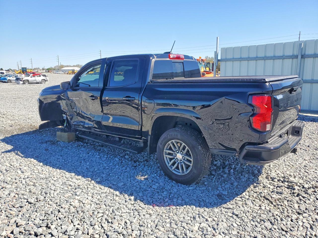 2024 Chevrolet Colorado Lt - Фото 2
