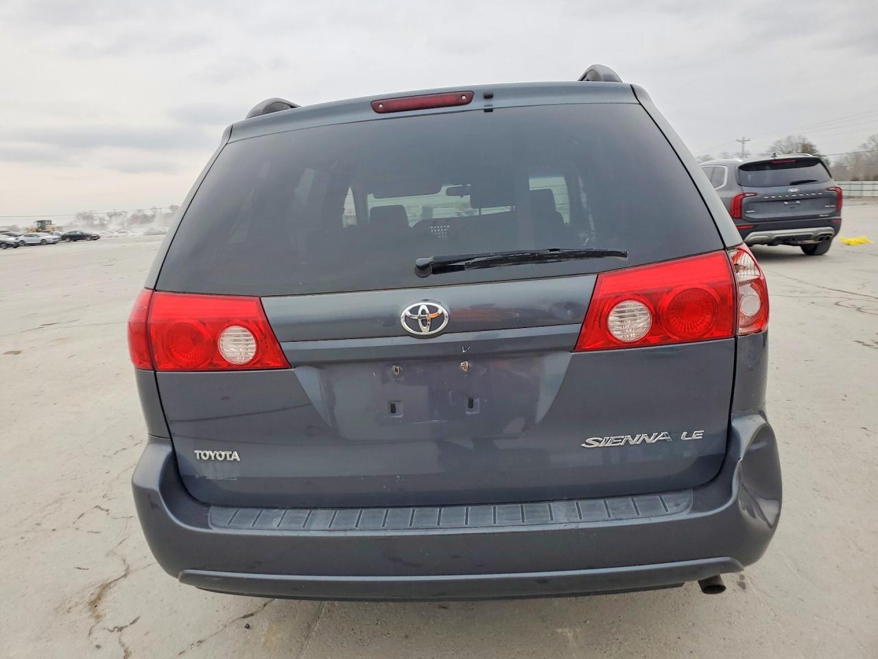 2007 Toyota Sienna Le 7-Passenger - Фото 6