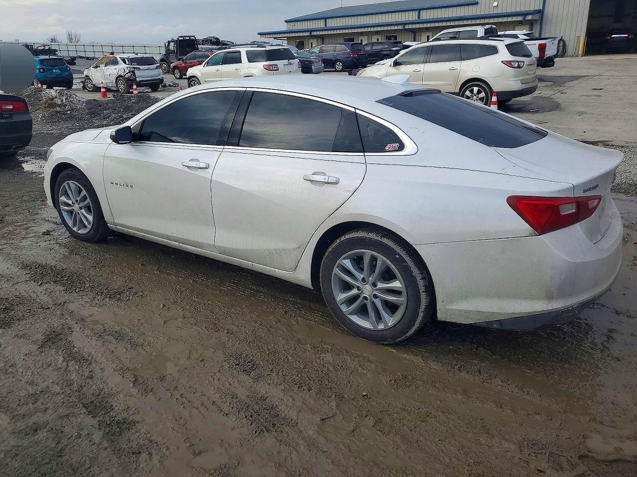 2018 Chevrolet Malibu Lt - Image 2