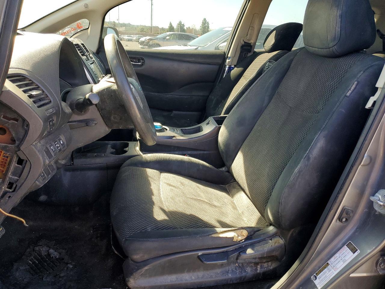 2016 Nissan Leaf S - Image 7