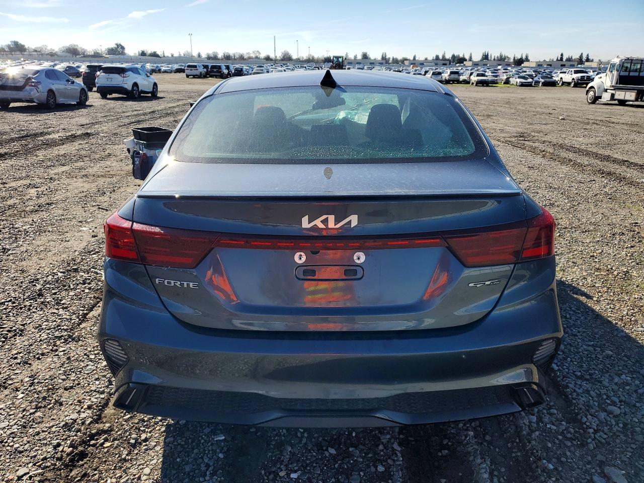 2023 Kia Forte Gt Line - Image 6