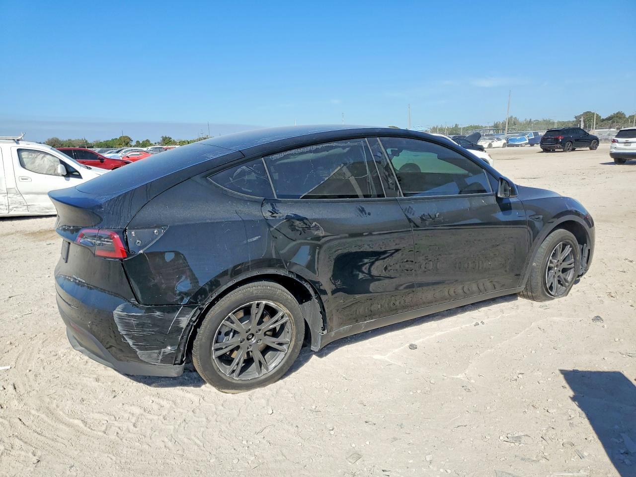 2025 Tesla Model Y - Image 3