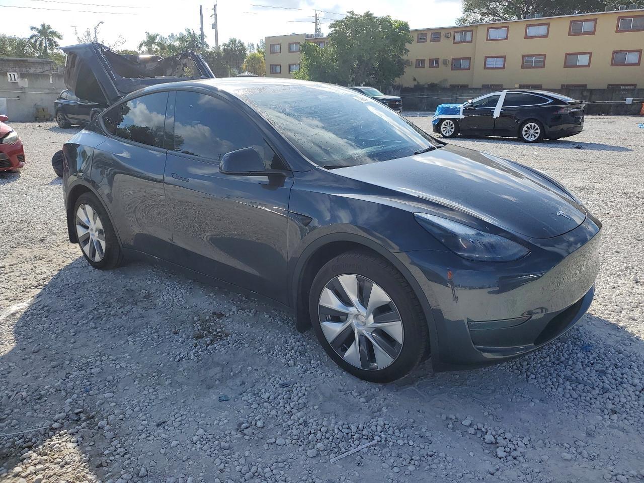 2024 Tesla Model Y - Image 4