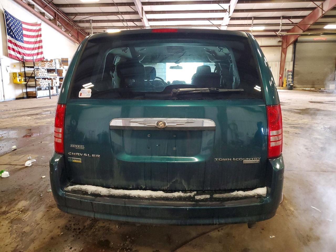 2009 Chrysler Town & Country Lx - Image 6