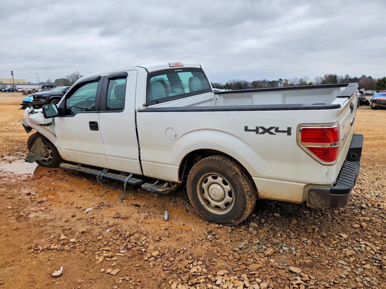 2013 Ford F150 Super Cab - Фото 2