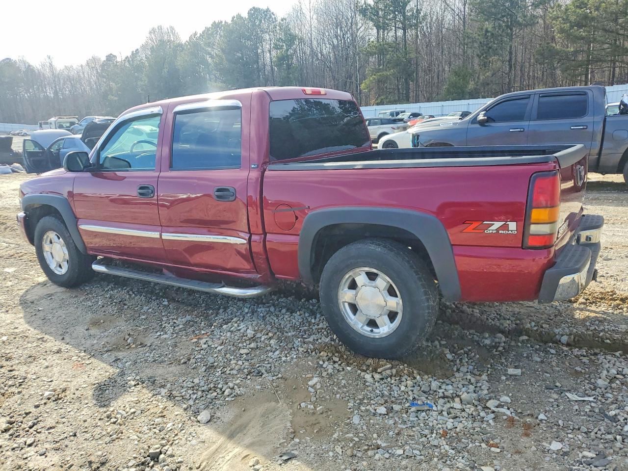 2005 GMC New Sierra K1500 - Image 2