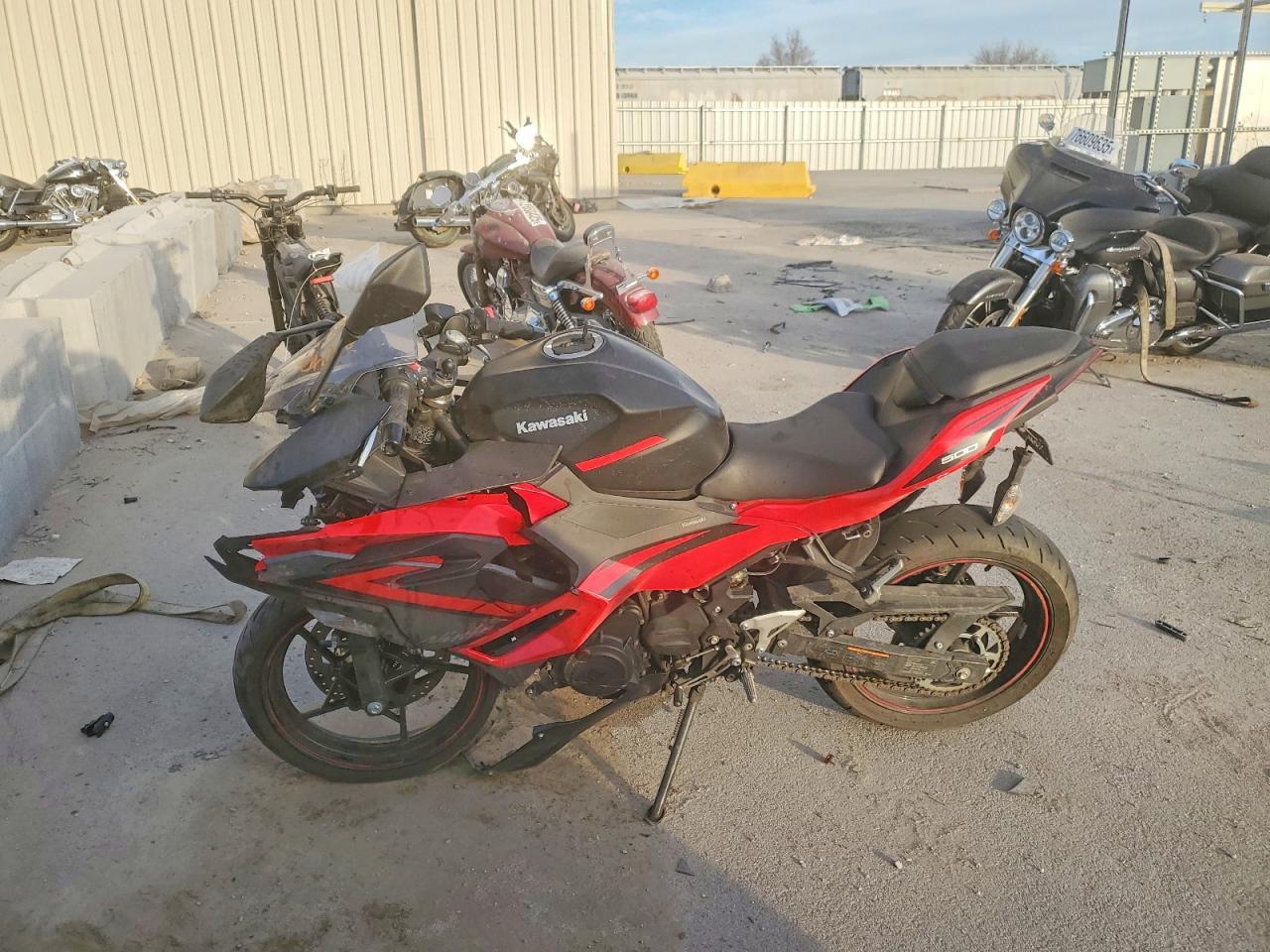 2025 Kawasaki Ex500 - Фото 3