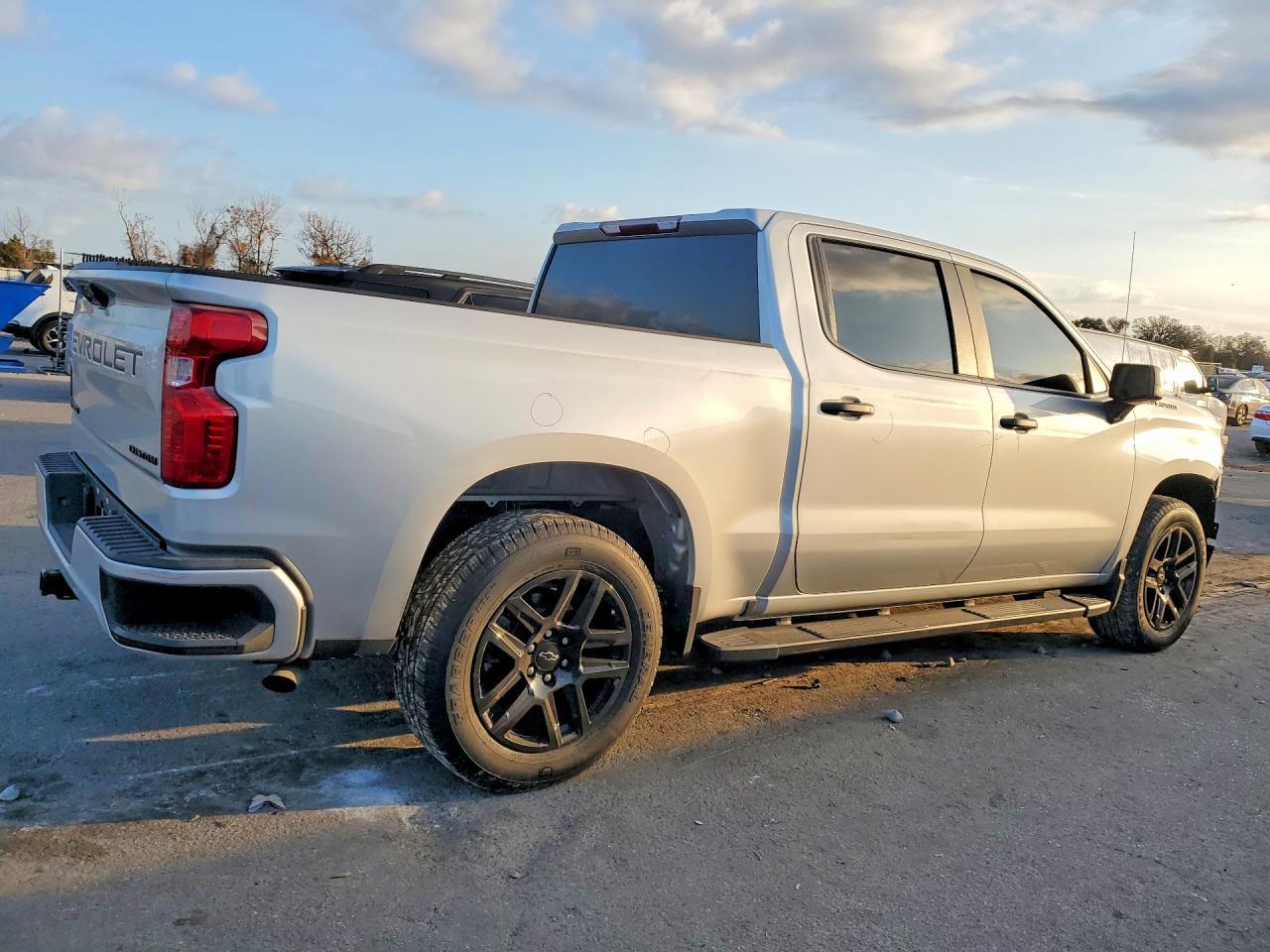 2022 Chevrolet Silverado C1500 Custom - Фото 3