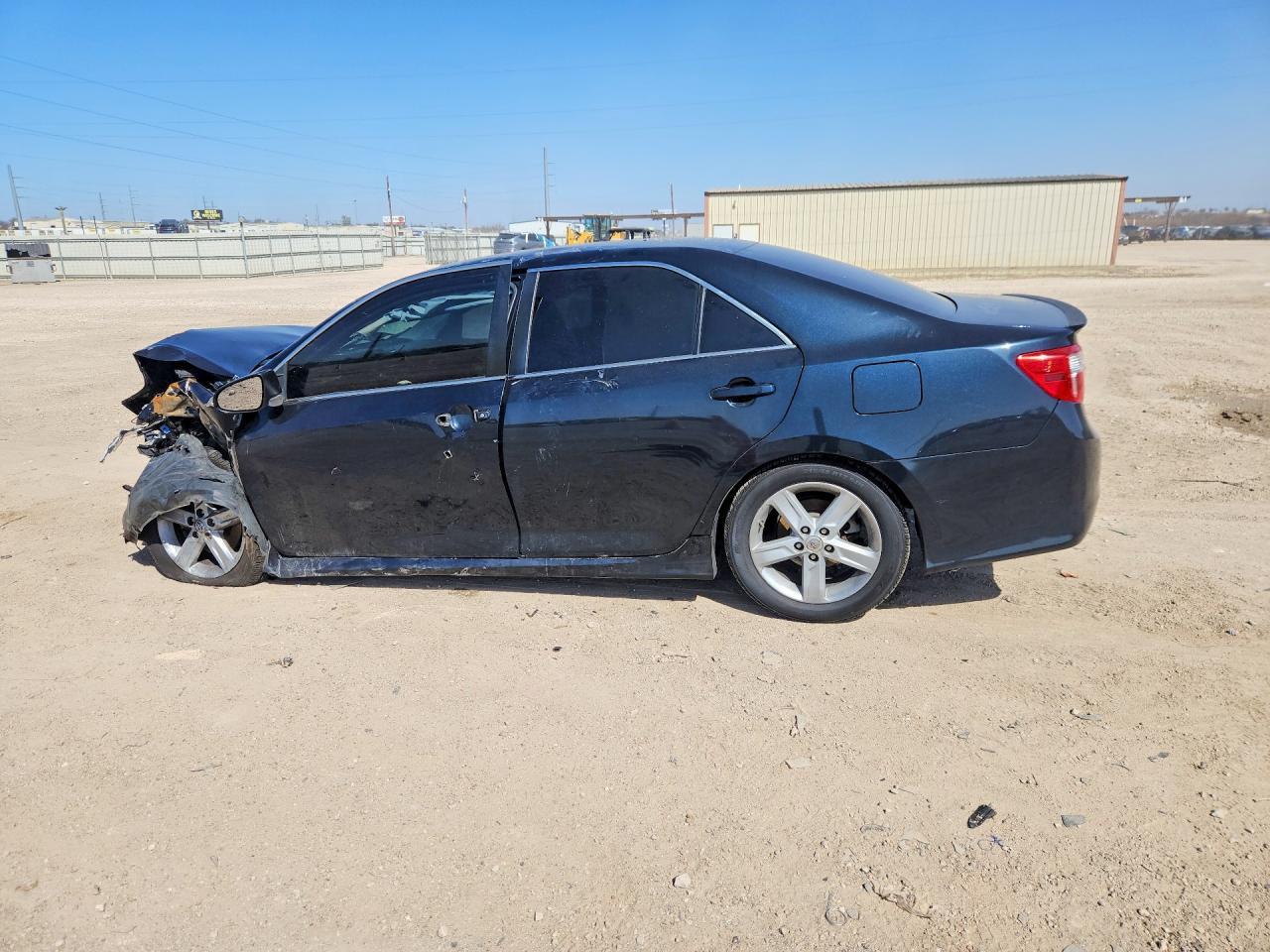 2014 Toyota Camry L - Фото 2