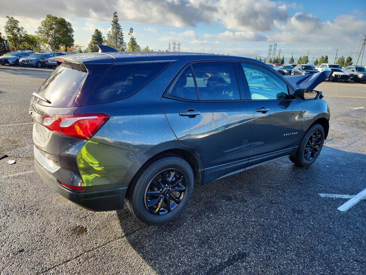 2019 Chevrolet Equinox Ls - Image 3