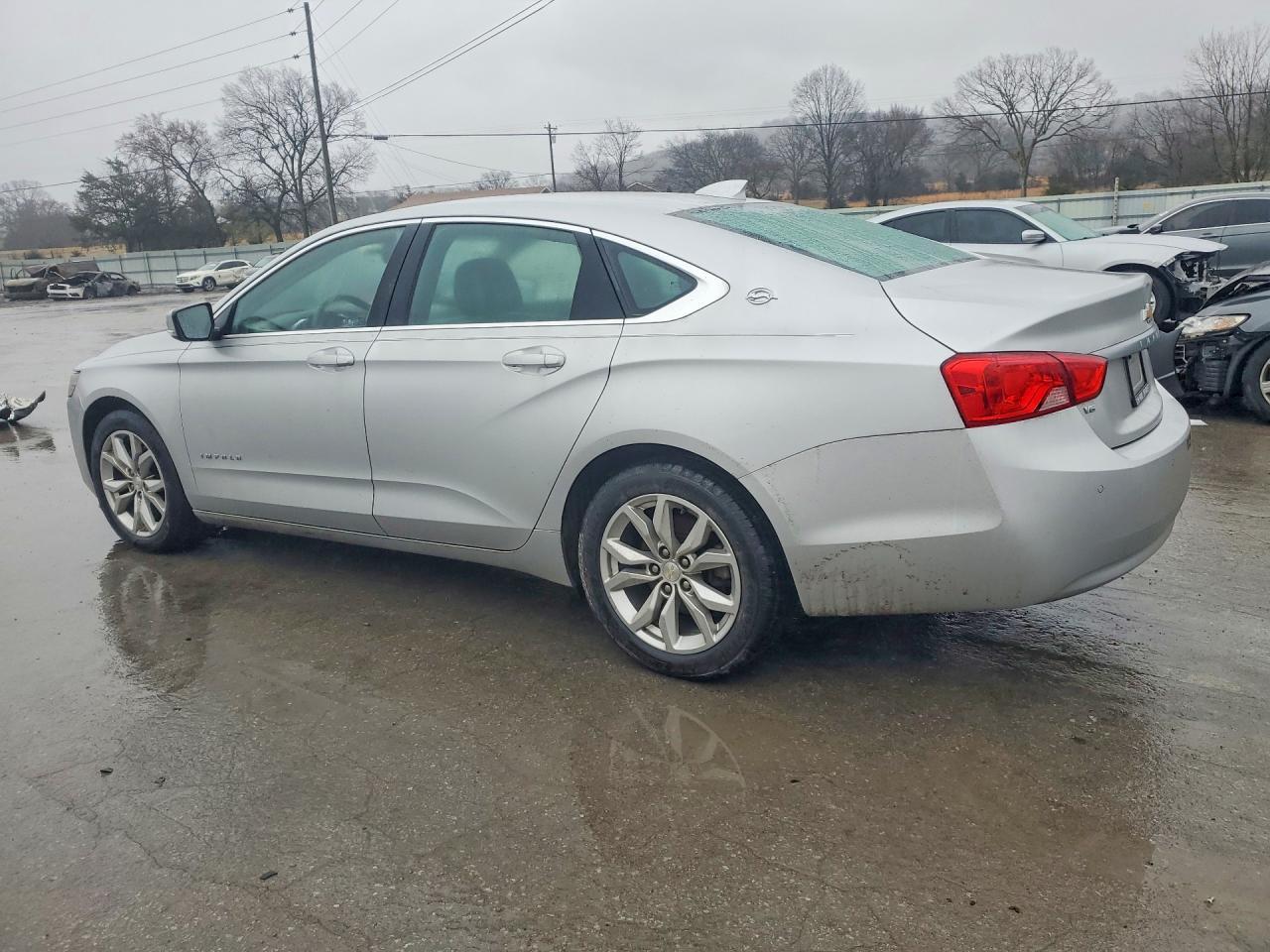 2017 Chevrolet Impala Lt - Image 2