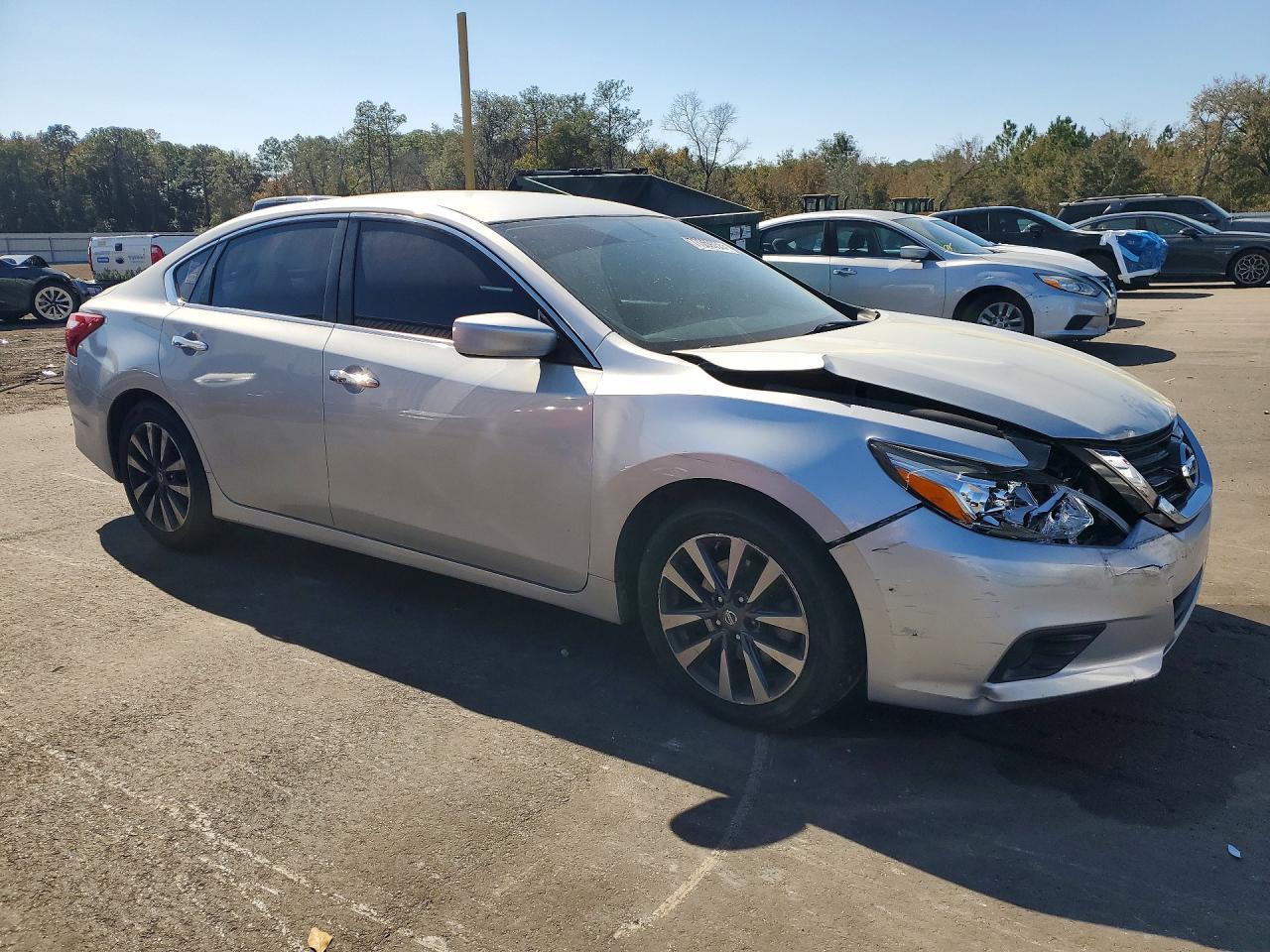 2017 Nissan Altima 2.5 - Image 4