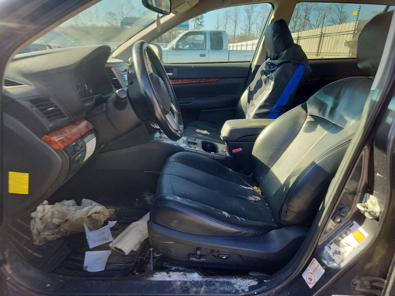 2011 Subaru Outback 2.5I Limited - Image 7