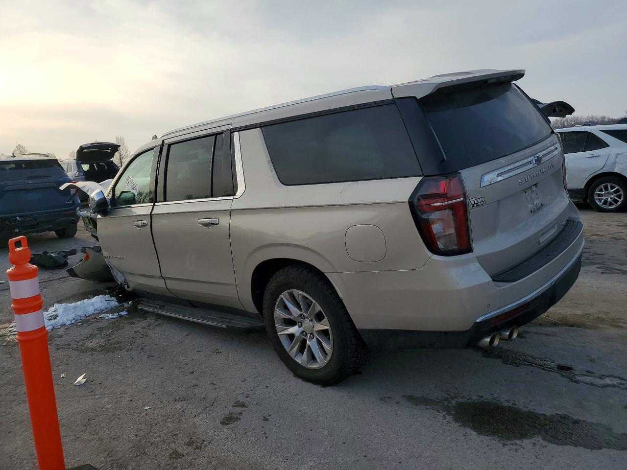 2021 Chevrolet Suburban K1500 Premier - Фото 2