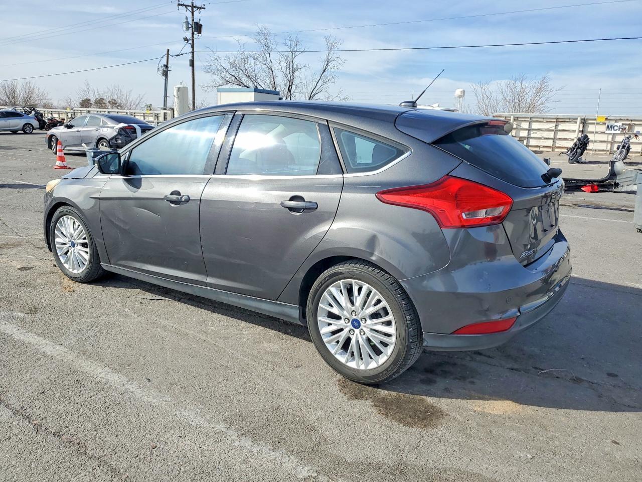 2015 Ford Focus Titanium - Фото 2