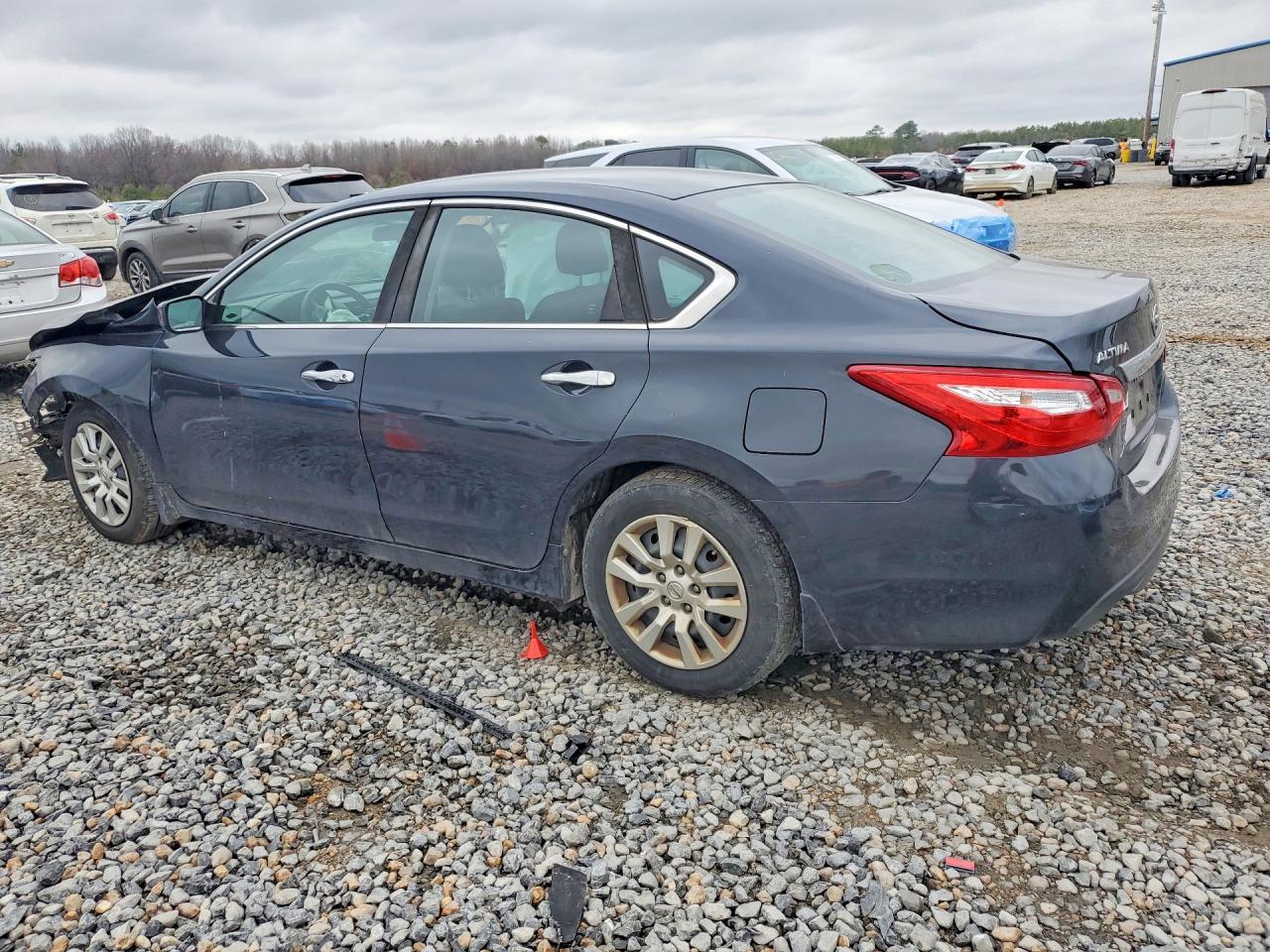 2017 Nissan Altima 2.5 S - Фото 2