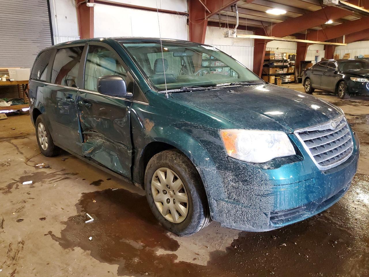 2009 Chrysler Town & Country Lx - Image 4