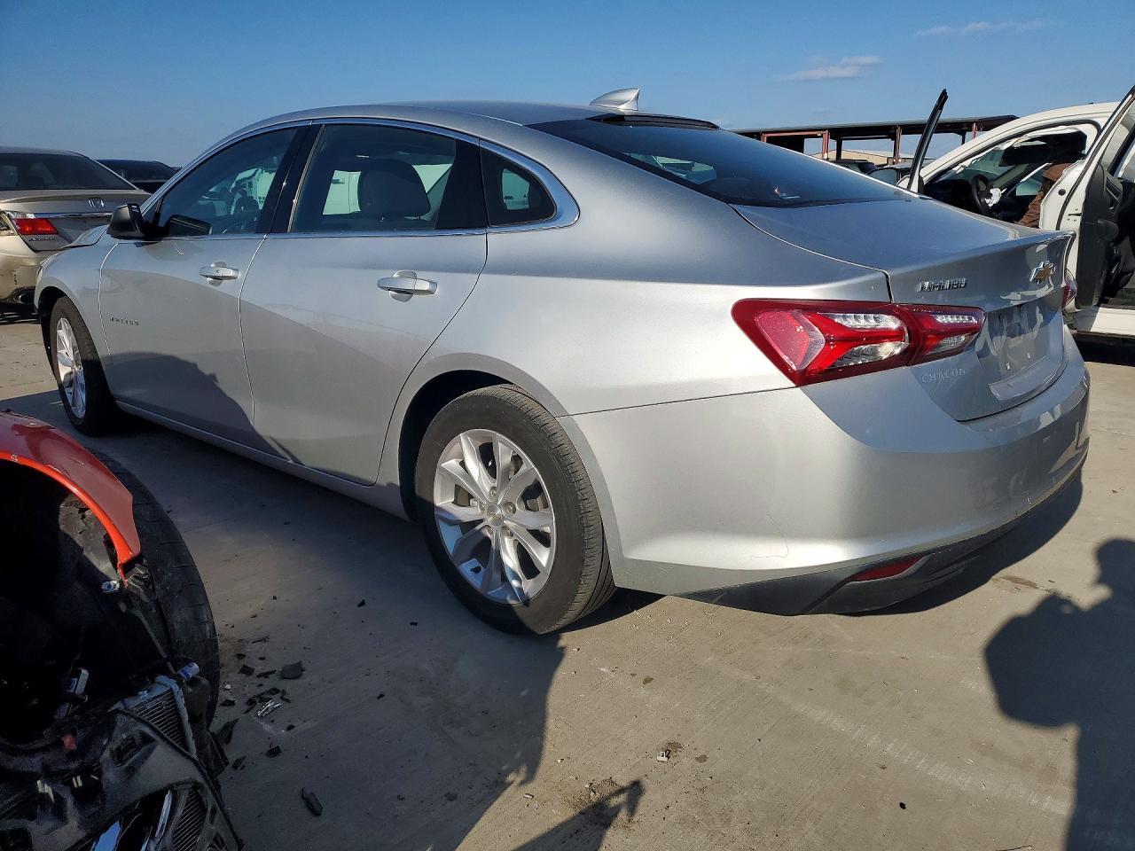 2022 Chevrolet Malibu Lt - Фото 2
