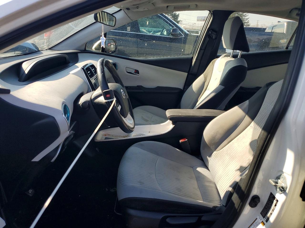 2016 Toyota Prius - Image 7
