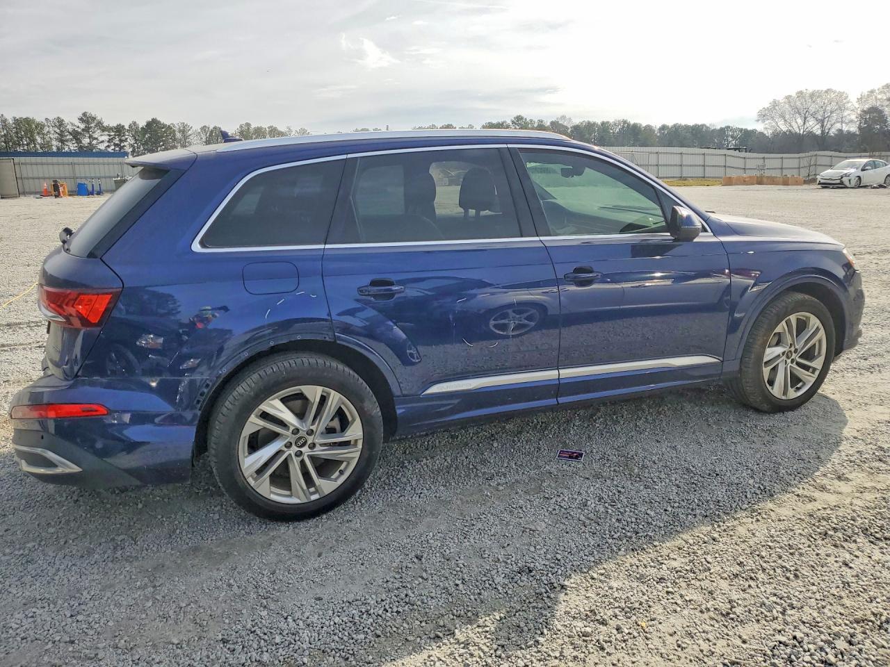 2021 Audi Q7 Premium Plus - Image 3